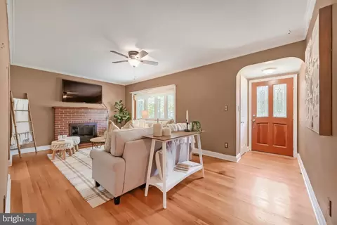 Entry Way - 12329 Eastern Ave, Middle River, MD 21220 photo 1 of 2