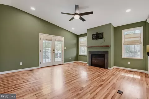 Living - 12329 Eastern Ave, Middle River, MD 21220 photo 2 of 5