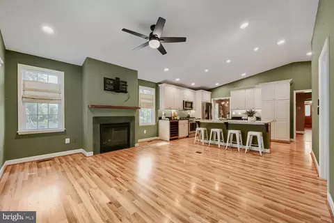 Living - 12329 Eastern Ave, Middle River, MD 21220 photo 1 of 5