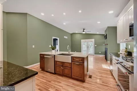 Kitchen - 12329 Eastern Ave, Middle River, MD 21220 photo 5 of 5