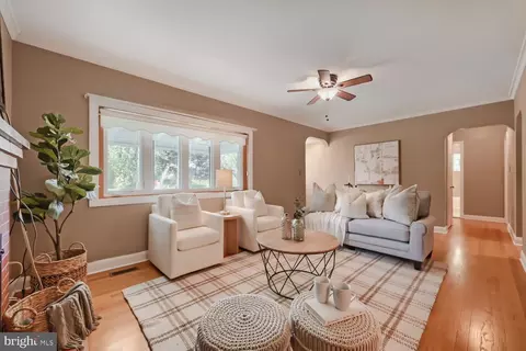Living - 12329 Eastern Ave, Middle River, MD 21220 photo 5 of 5