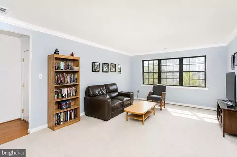 Living - 4 Smeton Pl #4E, Towson, MD 21204 photo 1 of 2