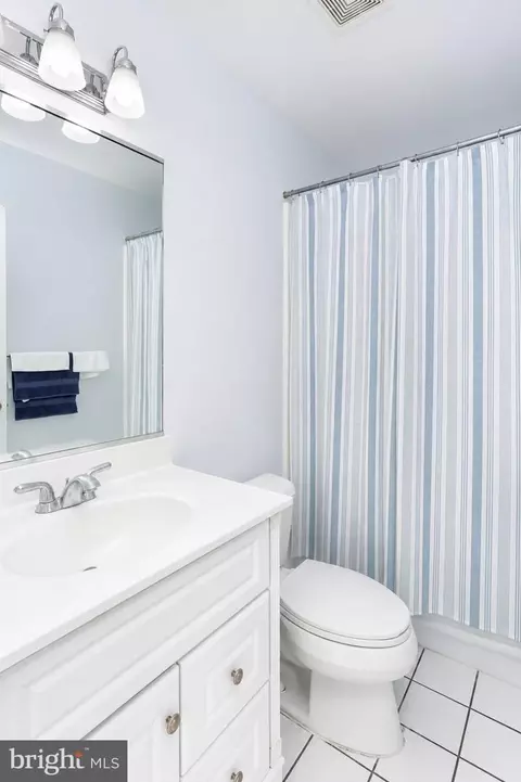 Bath - 4 Smeton Pl #4E, Towson, MD 21204 photo 2 of 2
