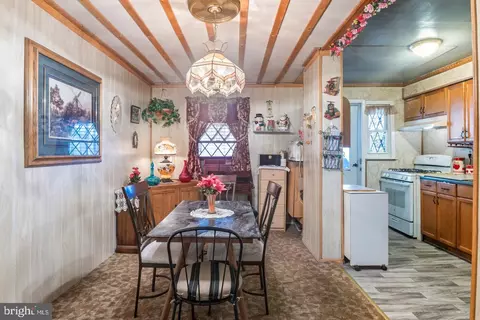 Dining - 928 Dalton Ave, Baltimore, MD 21224 photo 1 of 2