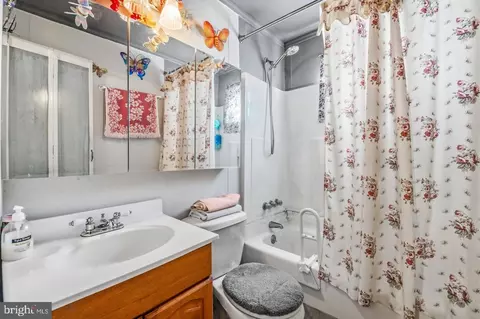 Bath - 928 Dalton Ave, Baltimore, MD 21224 photo 1 of 1