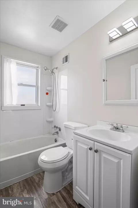 Bath - 2151 Vailthorn Rd, Middle River, MD 21220 photo 2 of 3