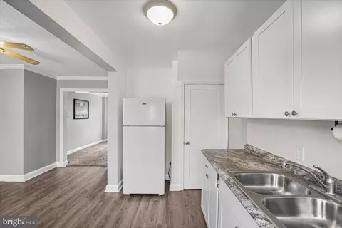 Entry Way - 2151 Vailthorn Rd, Middle River, MD 21220 photo 7 of 8