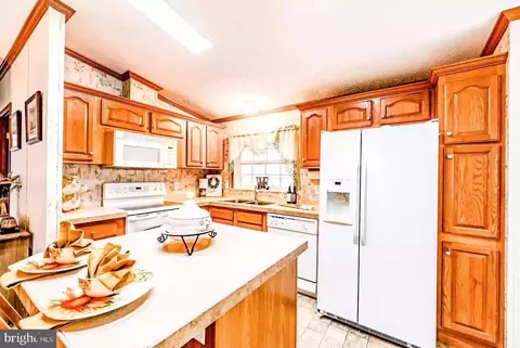 3501 Honeysuckle Ln, Middle River, MD 21220 photo 9