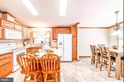 3501 Honeysuckle Ln, Middle River, MD 21220 photo 8