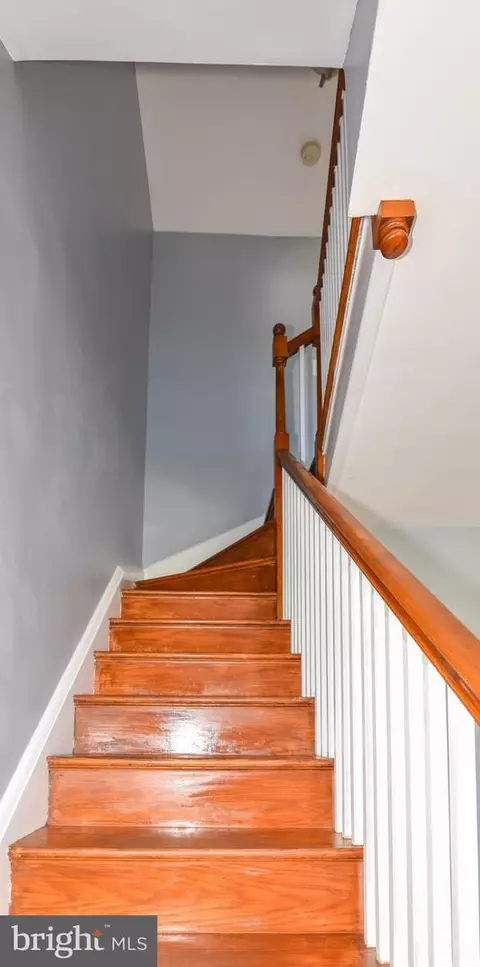 Entry Way - 806 Braeside Rd, Baltimore, MD 21229 photo 3 of 3