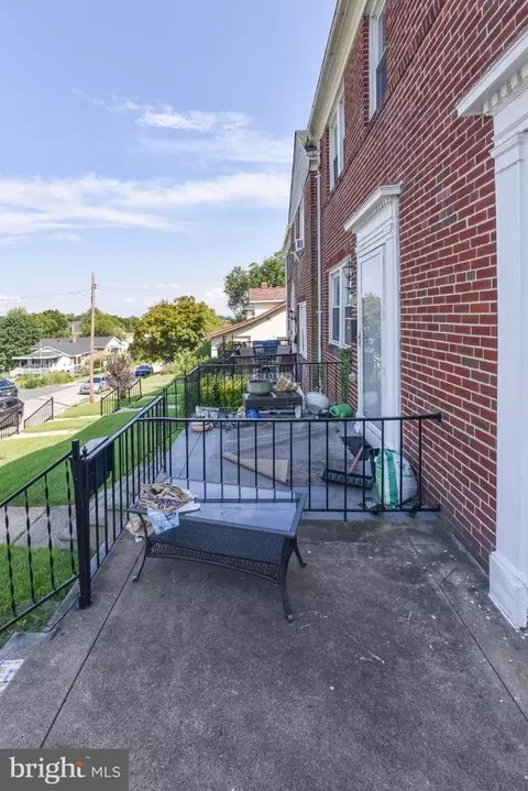 Exterior - 806 Braeside Rd, Baltimore, MD 21229 photo 3 of 3