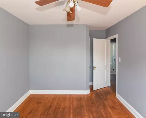 Bedroom - 806 Braeside Rd, Baltimore, MD 21229 photo 4 of 5