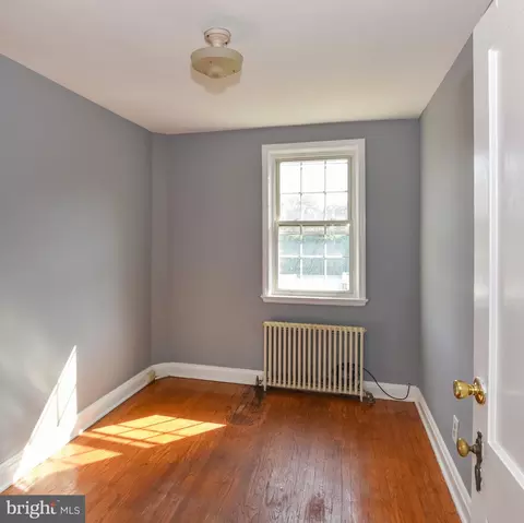 Bedroom - 806 Braeside Rd, Baltimore, MD 21229 photo 1 of 5