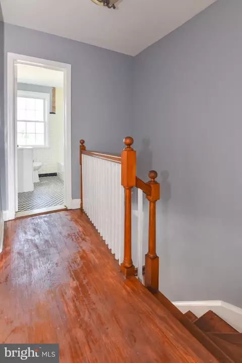 Entry Way - 806 Braeside Rd, Baltimore, MD 21229 photo 1 of 3