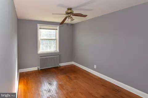 Bedroom - 806 Braeside Rd, Baltimore, MD 21229 photo 3 of 5