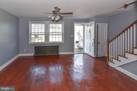 Living - 806 Braeside Rd, Baltimore, MD 21229 photo 1 of 6