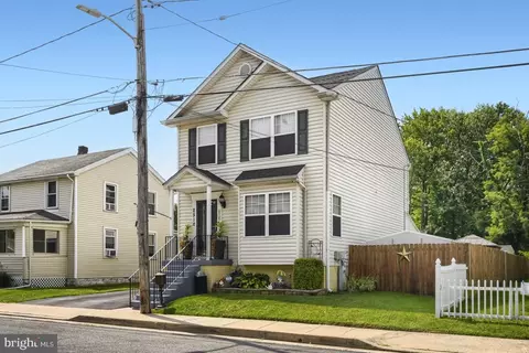 Exterior - 2510 Sycamore Ave, Sparrows Point, MD 21219 photo 2 of 7