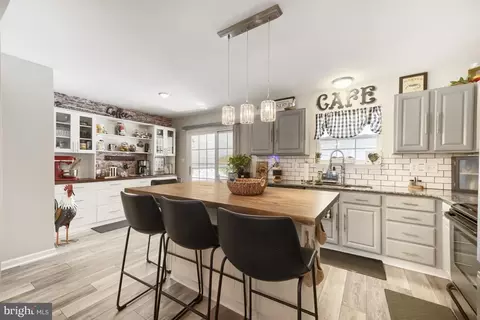 Kitchen - 2510 Sycamore Ave, Sparrows Point, MD 21219 photo 2 of 6