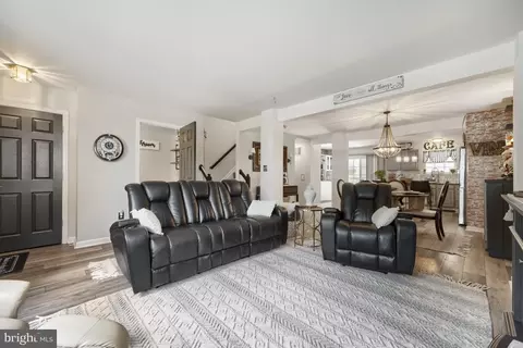 Entry Way - 2510 Sycamore Ave, Sparrows Point, MD 21219 photo 1 of 5
