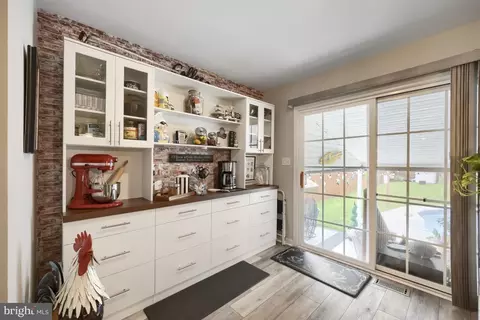 Entry Way - 2510 Sycamore Ave, Sparrows Point, MD 21219 photo 4 of 5