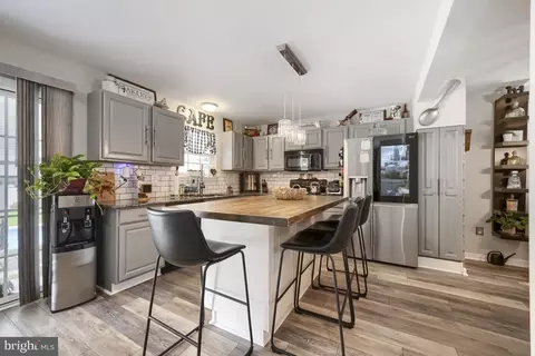 Kitchen - 2510 Sycamore Ave, Sparrows Point, MD 21219 photo 4 of 6