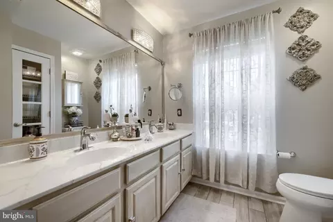 Bath - 2510 Sycamore Ave, Sparrows Point, MD 21219 photo 3 of 4