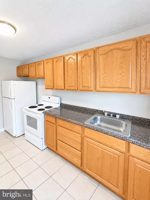 Kitchen - 2905 Cornwall Rd, Dundalk, MD 21222 photo 2 of 2