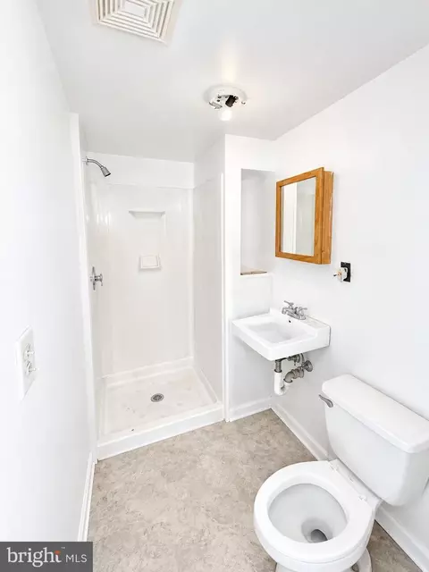 Bath - 2905 Cornwall Rd, Dundalk, MD 21222 photo 4 of 4