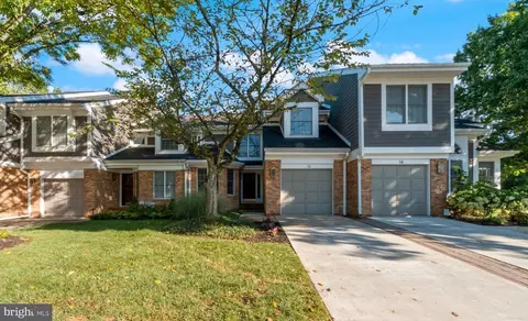 12 River Oaks Cir, Pikesville, MD 21208