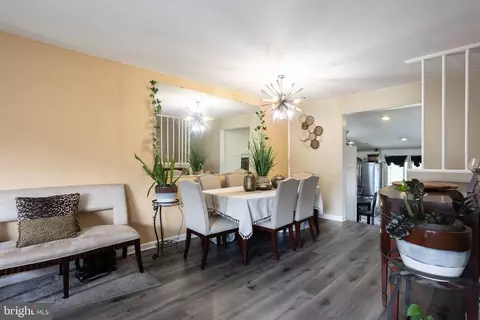 Entry Way - 5705 Daybreak Ter, Baltimore, MD 21206 photo 2 of 5