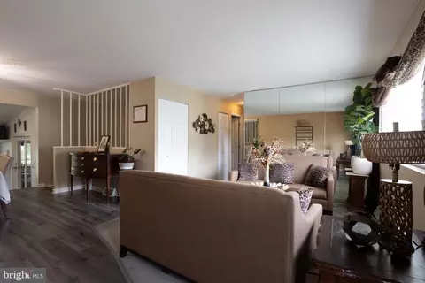 Entry Way - 5705 Daybreak Ter, Baltimore, MD 21206 photo 5 of 5