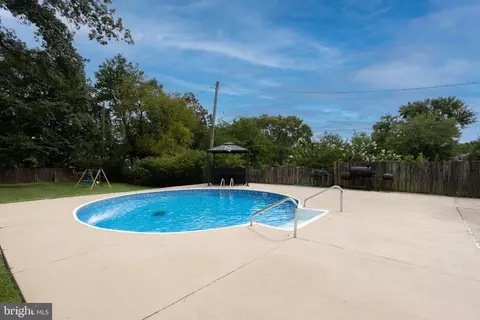 Exterior - 5705 Daybreak Ter, Baltimore, MD 21206 photo 4 of 10