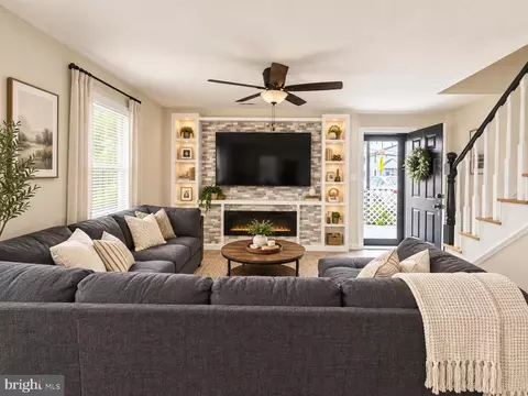 Living - 3117 Sollers Pt, Dundalk, MD 21222 photo 1 of 1