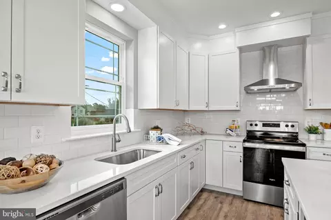 Kitchen - 7305 Geise Ave, Sparrows Point, MD 21219 photo 3 of 4