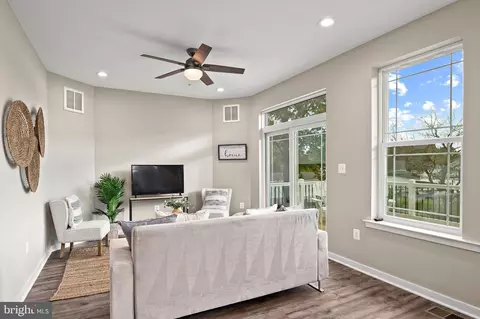 Living - 7305 Geise Ave, Sparrows Point, MD 21219 photo 1 of 1