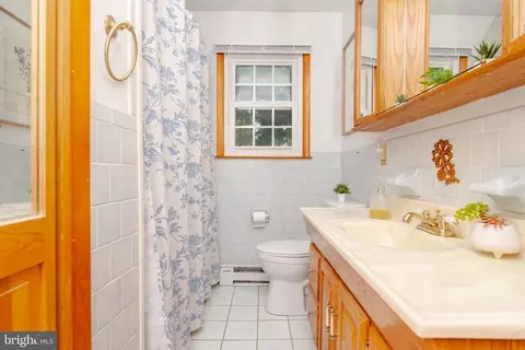 Bath - 6824 Cornell Rd, Middle River, MD 21220 photo 1 of 2