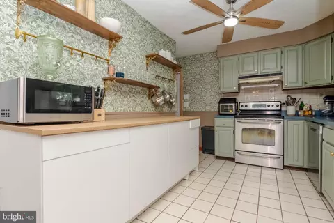 Kitchen - 6824 Cornell Rd, Middle River, MD 21220 photo 3 of 4