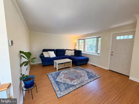 Living - 1033 Circle Dr, Halethorpe, MD 21227 photo 1 of 5