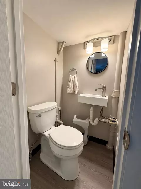 Bath - 1033 Circle Dr, Halethorpe, MD 21227 photo 5 of 5