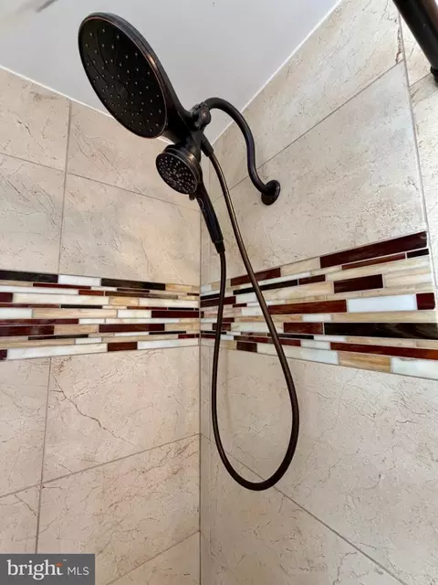 Bath - 1033 Circle Dr, Halethorpe, MD 21227 photo 3 of 5