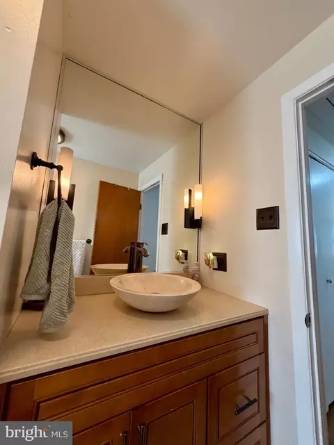 Bath - 1033 Circle Dr, Halethorpe, MD 21227 photo 1 of 5