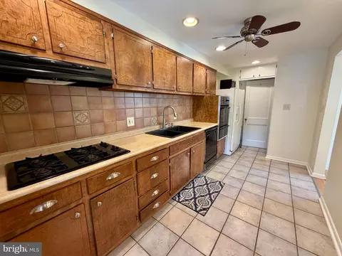 Kitchen - 1033 Circle Dr, Halethorpe, MD 21227 photo 1 of 2