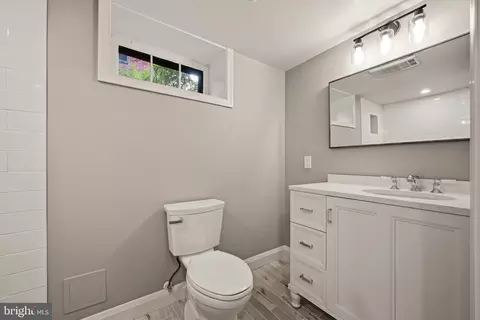 Bath - 6905 Kenleigh Rd, Baltimore, MD 21212 photo 4 of 5
