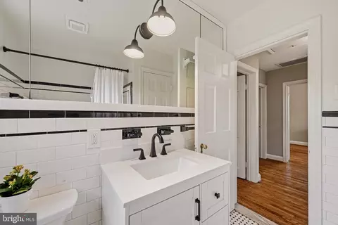 Bath - 6905 Kenleigh Rd, Baltimore, MD 21212 photo 3 of 5