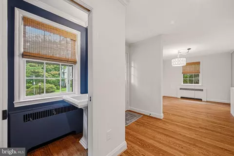 Entry Way - 6905 Kenleigh Rd, Baltimore, MD 21212 photo 1 of 4