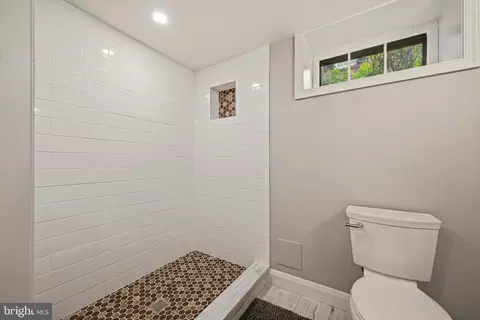 Bath - 6905 Kenleigh Rd, Baltimore, MD 21212 photo 5 of 5