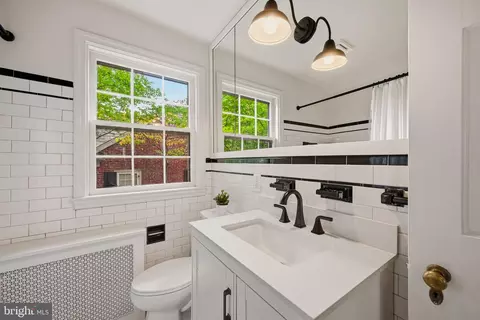 Bath - 6905 Kenleigh Rd, Baltimore, MD 21212 photo 2 of 5