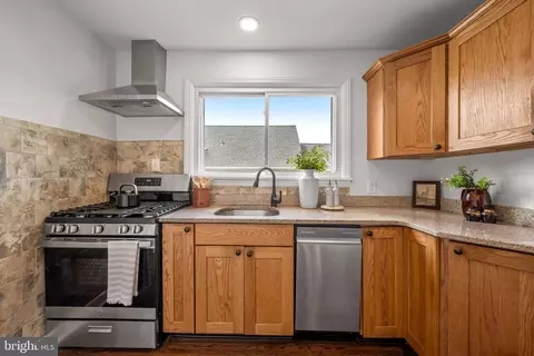 Kitchen - 210 4th Ave, Lansdowne, MD 21227 photo 3 of 4