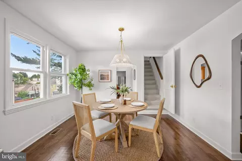Dining - 210 4th Ave, Lansdowne, MD 21227 photo 4 of 4