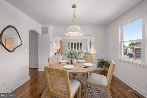 Dining - 210 4th Ave, Lansdowne, MD 21227 photo 3 of 4